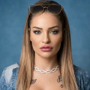 Alex Leon